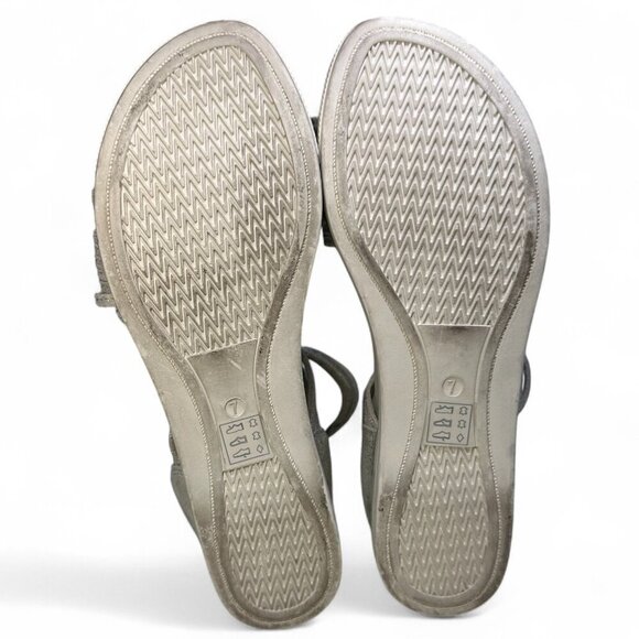 Eileen Fisher Women's Shea Suede Platform Wedge Sandals Size 7 Platinum - Picture 8 of 13